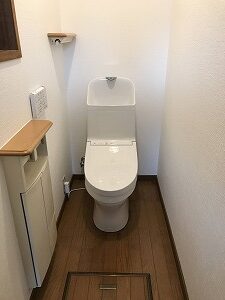 大津市でトイレの交換とクロスの貼り替えを行いました 株式会社クサネン 滋賀県草津市